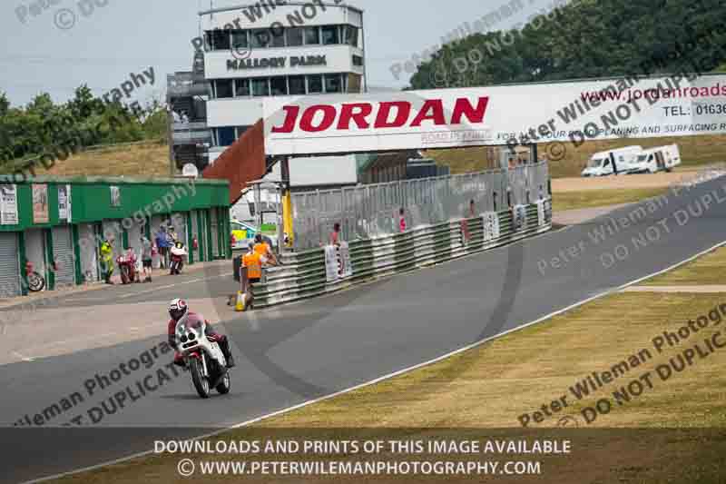 Vintage motorcycle club;eventdigitalimages;mallory park;mallory park trackday photographs;no limits trackdays;peter wileman photography;trackday digital images;trackday photos;vmcc festival 1000 bikes photographs